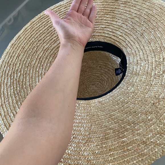 Gigi Pip “Gwen” Oversized/ Wide Brim Straw Hat - Picture 4 of 8